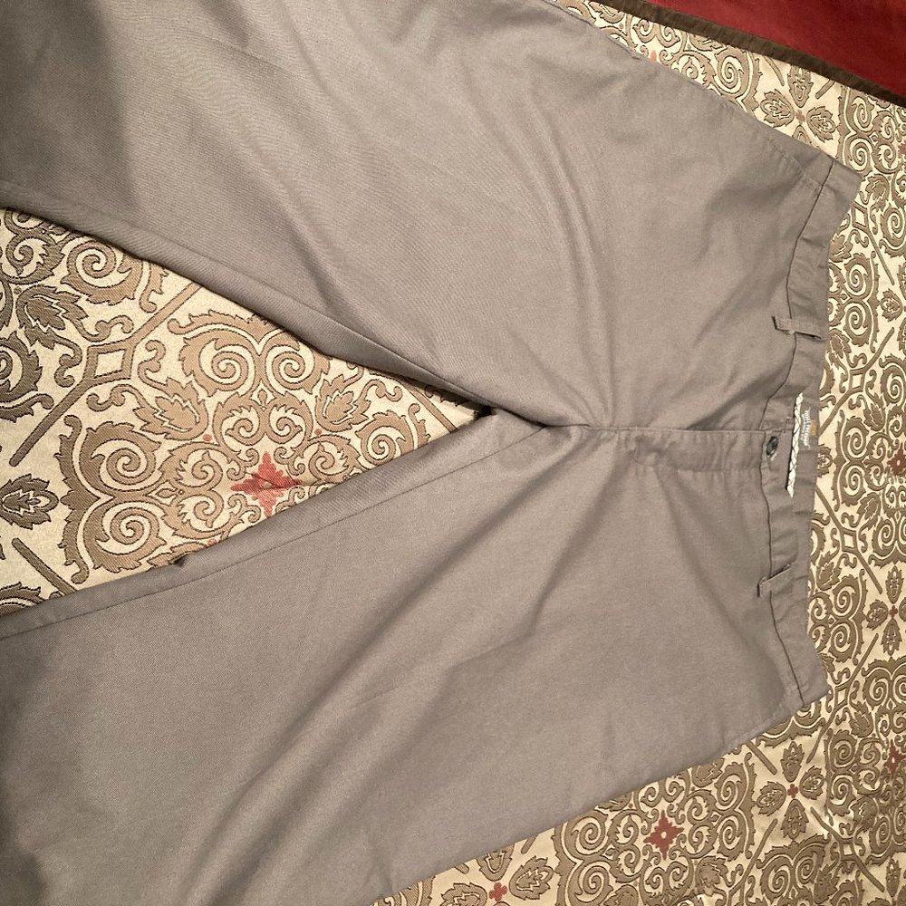 Lee Men's Total Freedom Relaxed Fit Gray Pants  42X32